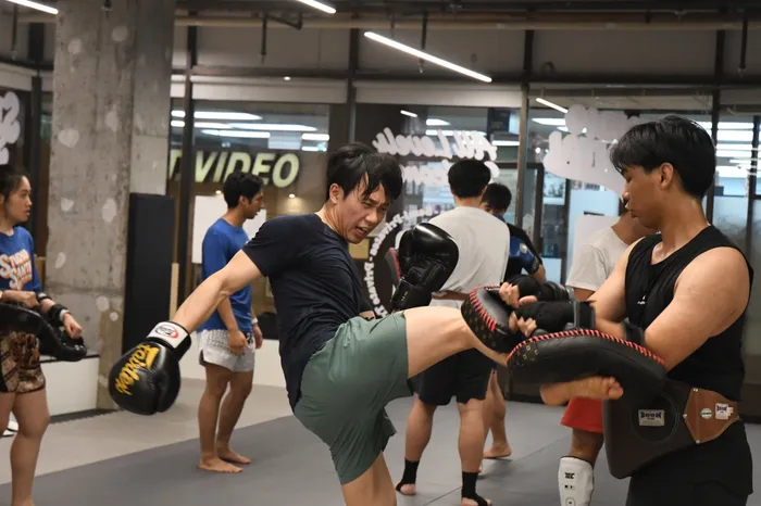 Santai Live Action Kick on Pads in Yorkville